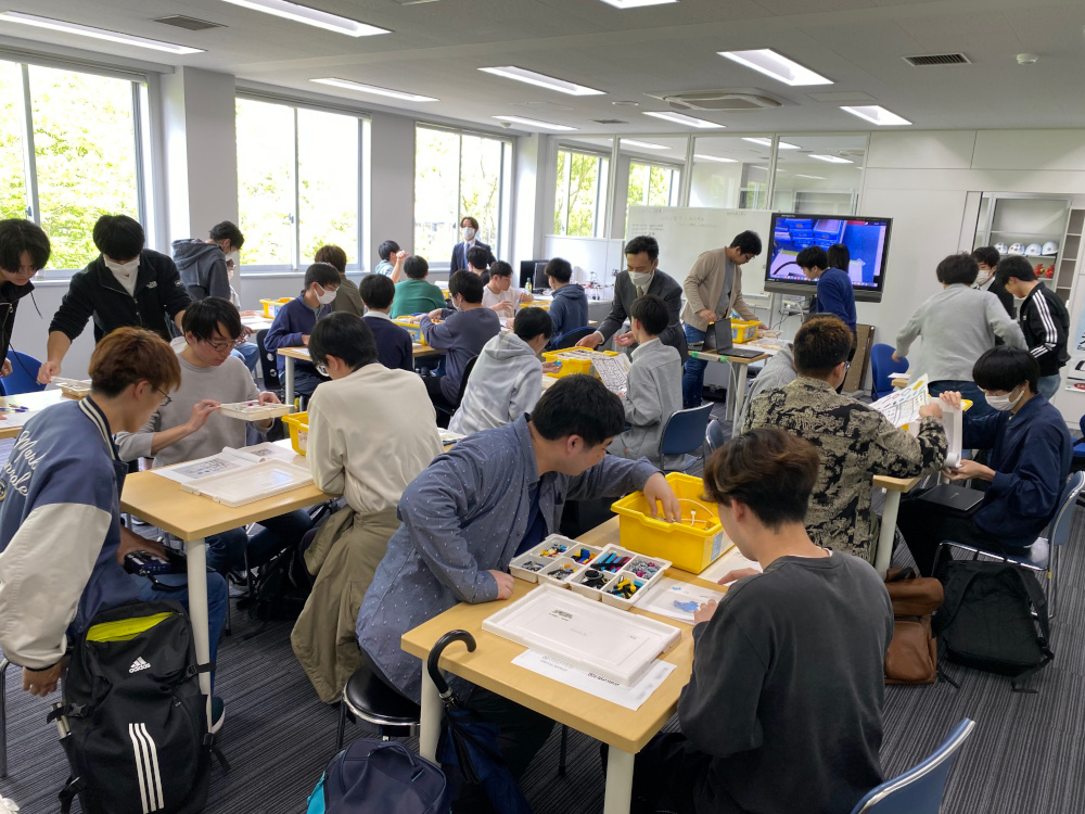 自立走行ロボット制作の様子