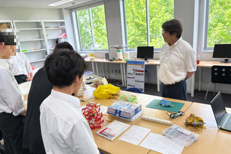 斎藤教授による惑星探査ローバー説明