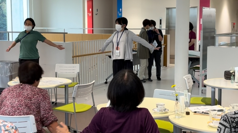 筋力や関節の柔らかさを保つための体操を実施