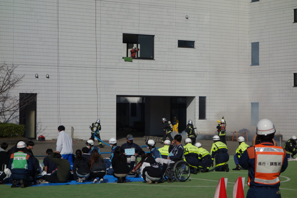 若葉消防署の方々による訓練の様子
