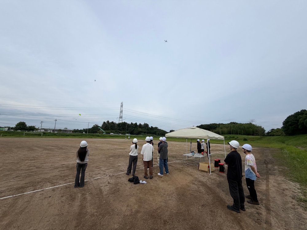 CanSatを上空から投下