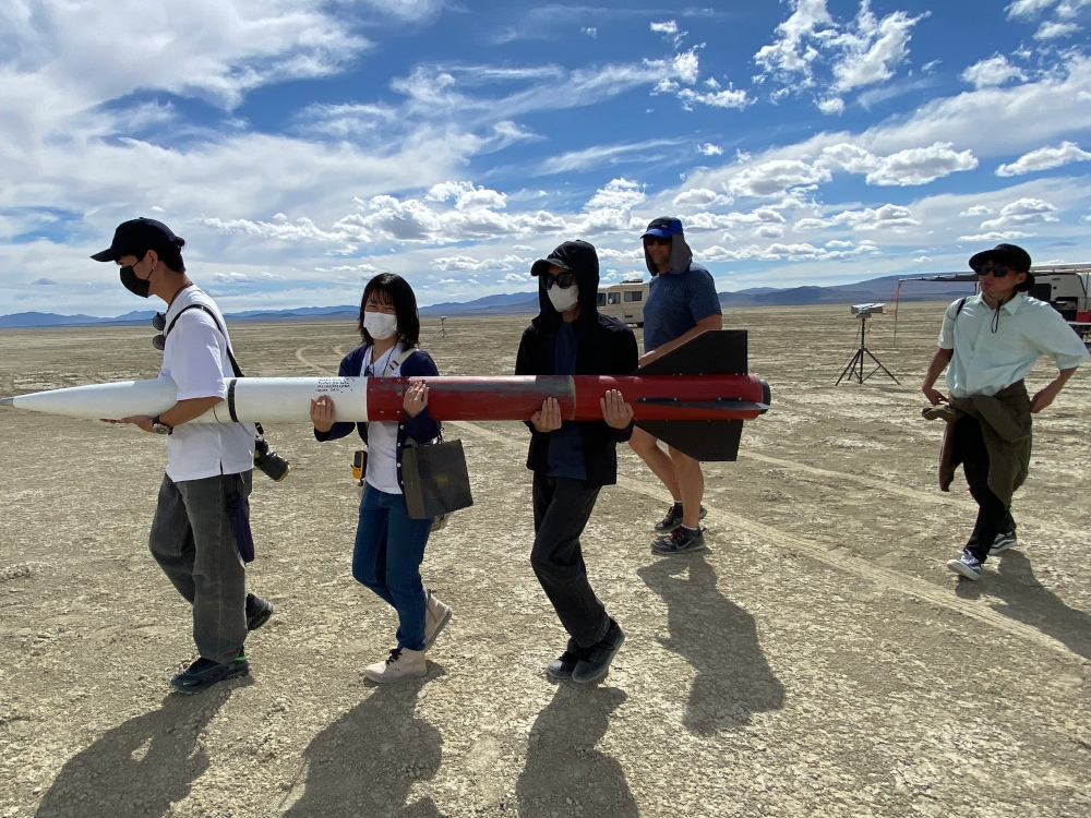 ロケット運搬中
